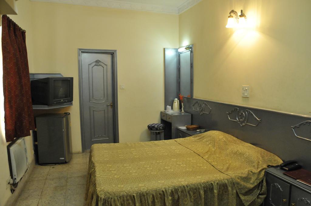 Hotel Heera Calcutá Quarto foto